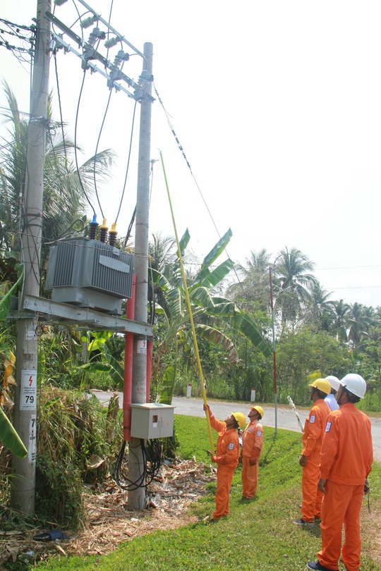 EVNSPC tăng cường cấp điện, chung tay chống hạn mặn tại miền Tây Nam bộ - Ảnh 3.