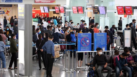 Gần 1.200 khách từ vùng dịch về sân bay Nội Bài trong hôm nay 20-3 - Ảnh 1.
