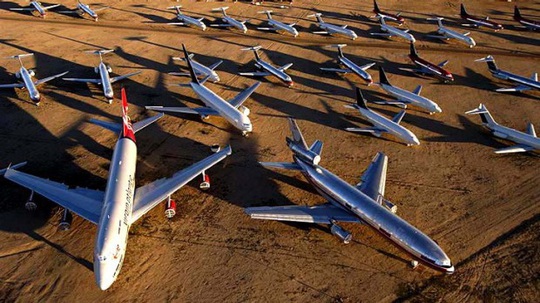 Hàng ngàn phi cơ nằm la liệt ở các sân bay trên thế giới - Ảnh 8.