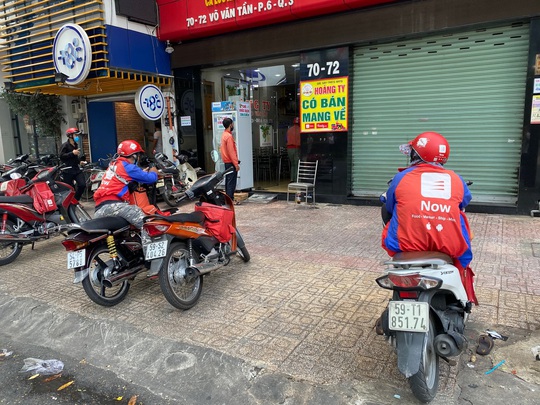 Nhiều quán ăn vẫn mở cửa bán kiếm đồng ra, đồng vào - Ảnh 11.