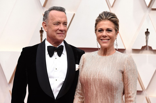 Vợ chồng Tom Hanks về Mỹ sau khi chiến thắng Covid-19 - Ảnh 6.