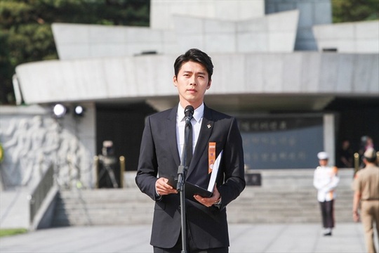Hyun Bin gây sốt với loạt ảnh cũ - Ảnh 5.