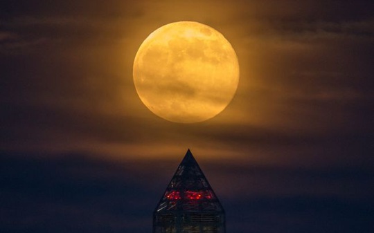 Bầu trời sắp xuất hiện siêu trăng giun, siêu trăng hồng kèm nguyệt thực nửa tối - Ảnh 1.
