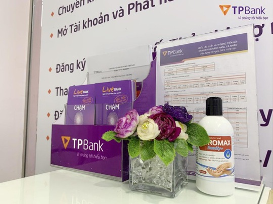 TPBank LiveBank tăng cường khử trùng LiveBank đảm bảo an toàn trong mùa dịch Covid-19 - Ảnh 1.