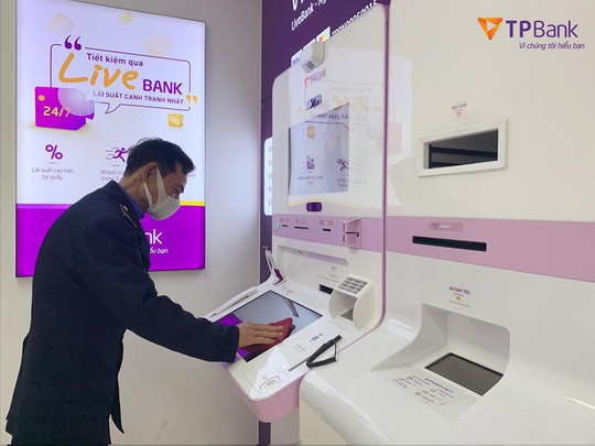 TPBank LiveBank tăng cường khử trùng LiveBank đảm bảo an toàn trong mùa dịch Covid-19 - Ảnh 3.