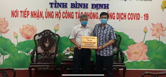 Báo Người Lao Động tặng 25 máy đo thân nhiệt cho tỉnh Bình Định - Ảnh 1.