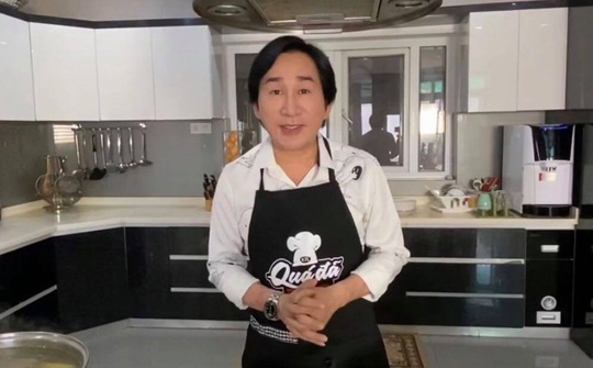 Kim Tử Long, Kim Tiểu Long bày cách nấu ăn, ca vọng cổ hot tặng khán giả - Ảnh 1.