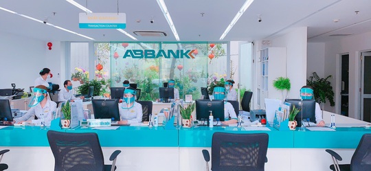 ABBANK miễn phí chuyển khoản các giao dịch ủng hộ phòng chống dịch Covid-19 và hạn hán, xâm nhập mặn - Ảnh 1.