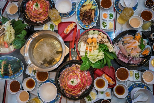 Dù ăn hàng quán hay cơm nhà, chấm riêng vẫn là nhất - Ảnh 1.