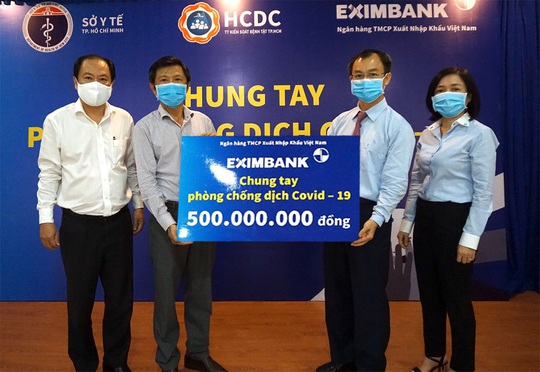 Nhân viên Eximbank ủng hộ 500 triệu đồng, tiếp sức phòng chống Covid-19 - Ảnh 1.