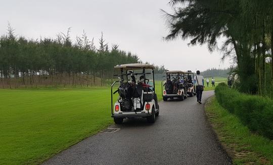 Hàng chục golf thủ tập trung chơi golf ở FLC Sầm Sơn trong khi giãn cách xã hội - Ảnh 6.