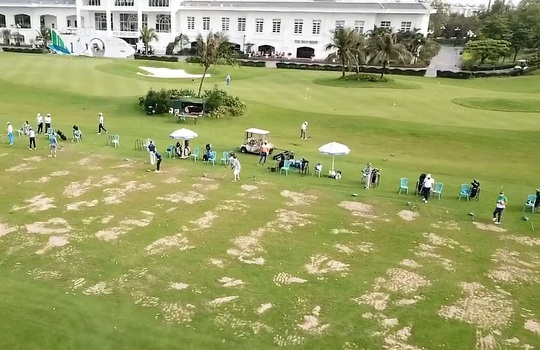 Hàng chục golf thủ tập trung chơi golf ở FLC Sầm Sơn trong khi giãn cách xã hội - Ảnh 4.