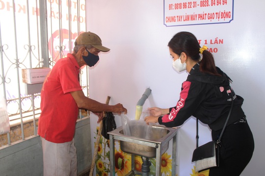“ATM gạo” giúp mát lòng người nghèo vùng hạn mặn ở Cà Mau, Bạc Liêu và Kiên Giang - Ảnh 19.