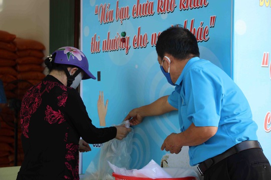 “ATM gạo” giúp mát lòng người nghèo vùng hạn mặn ở Cà Mau, Bạc Liêu và Kiên Giang - Ảnh 11.
