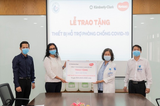 Kimberly-Clark và Huggies Việt Nam quyên góp vật phẩm y tế cho 40 bệnh viện phụ sản trong mùa dịch Covid-19 - Ảnh 1.