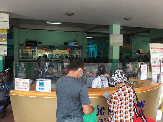 Bảo đảm quyền lợi người có thẻ BHYT liên quan Covid-19 - Ảnh 1.