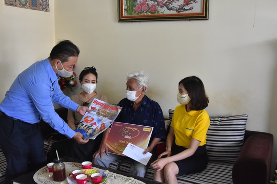 Mai Vàng nhân ái đến thăm nhạc sĩ Mặc Thế Nhân, nghệ sĩ Điền Phong và Kim Huyền - Ảnh 4.