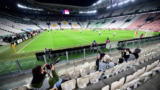 Serie A chờ hoãn lần 2, Ronaldo sắp lỡ ngôi vô địch với Juventus - Ảnh 1.