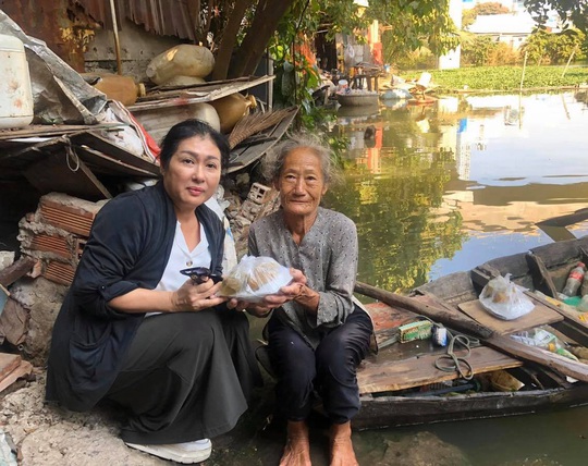 Phòng chống Covid -19: Ái Như, Thanh Thủy nỗ lực lan tỏa năng lượng tích cực - Ảnh 4.