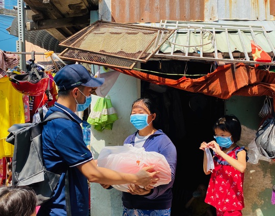 Dịch bệnh càng lan rộng – tình yêu thương càng lan tỏa - Ảnh 1.