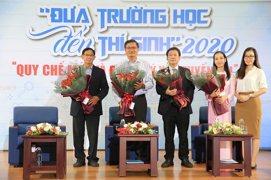  Đưa trường học đến thí sinh: Quy chế mới và đăng ký xét tuyển ĐH - Ảnh 2.