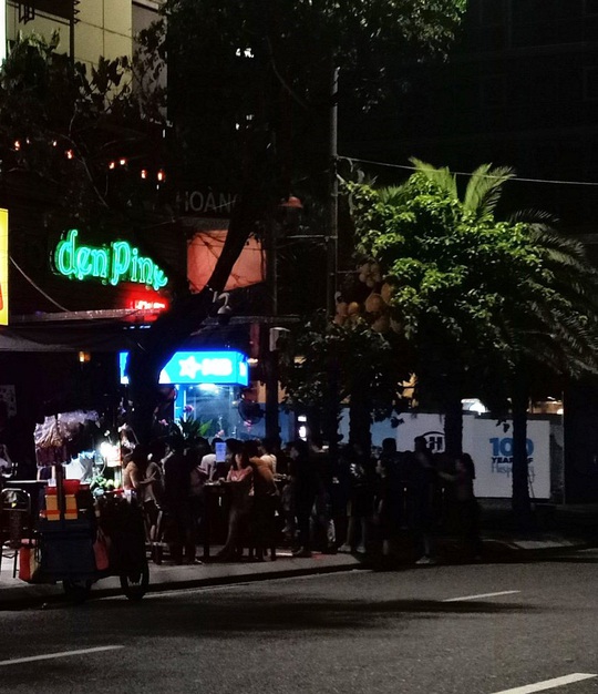 Đà Nẵng: Bất chấp lệnh cấm, quán bar vẫn mở cửa hoạt động cạnh trụ sở Công an phường - Ảnh 5.