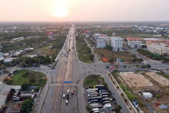 Hạ tầng ngày càng hoàn thiện tạo cú hích cho bất động sản phía Tây TP HCM - Ảnh 1.