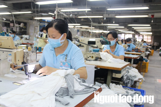 NÓNG: Tuổi nghỉ hưu không vượt quá 65 với nữ vào năm 2035 - Ảnh 1.