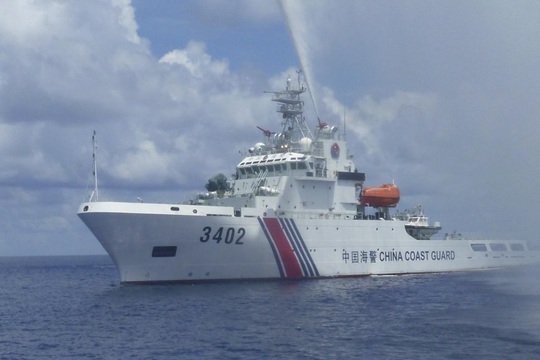 Trung Quốc lại ngang ngược cấm đánh bắt ở biển Đông - Ảnh 1.