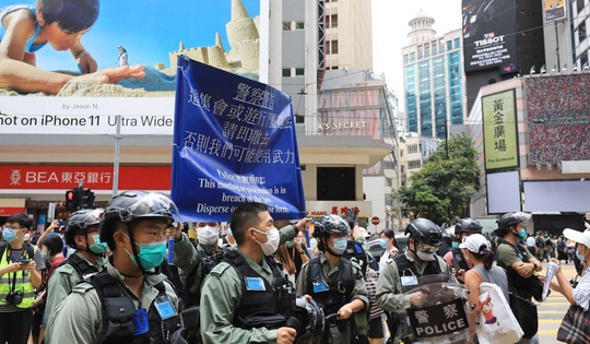 Người Hồng Kông biểu tình phản đối dự luật an ninh - Ảnh 1.
