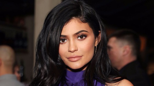 Forbes tước danh hiệu tỉ phú, tố siêu mẫu Kylie Jenner nói dối - Ảnh 2.