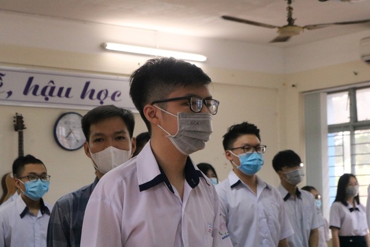 150.000 học sinh lớp 9, 12 của TP HCM náo nức trở lại trường - Ảnh 15.