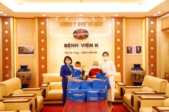 Eximbank chung tay chăm sóc bệnh nhi ung thư - Ảnh 1. Eximbank chung tay chăm sóc bệnh nhi ung thư - Ảnh 1.