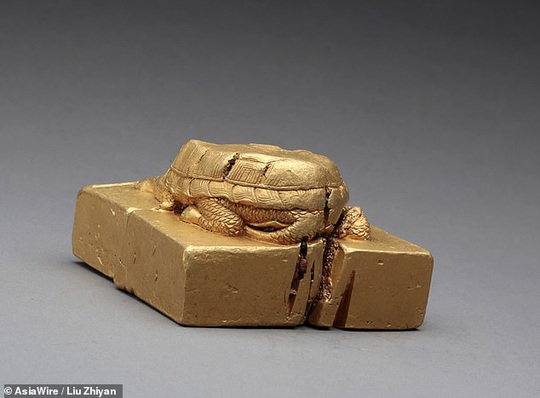 Tìm thấy ấn triện bằng vàng nguyên chất vô cùng quý hiếm, nặng gần 8kg - Ảnh 1.