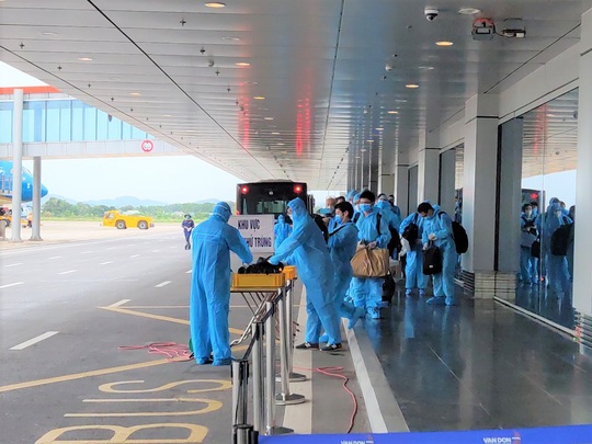 Sân bay Vân Đồn đón chuyến bay đầu tiên chở 150 chuyên gia từ Nhật Bản - Ảnh 2.