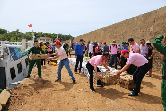 C.P. Việt Nam tham gia chiến dịch tình nguyện hè 2020 tại đảo Cồn Cỏ, Quảng Trị - Ảnh 1.