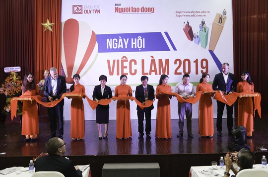 Ngày hội việc làm thường niên tại Đại học Duy Tân: Cơ hội “vàng” dành cho sinh viên - Ảnh 1.