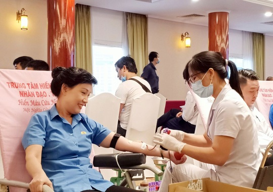 Hơn 250 CNVC-LĐ hiến máu tình nguyện - Ảnh 1.