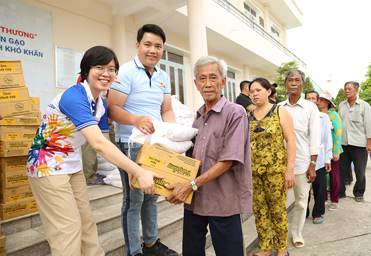 100 tấn gạo từ Vietbank hỗ trợ người nghèo hậu Covid-19 - Ảnh 2.