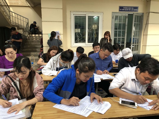 Khan hiếm lao động ngành may, bảo vệ - Ảnh 1.