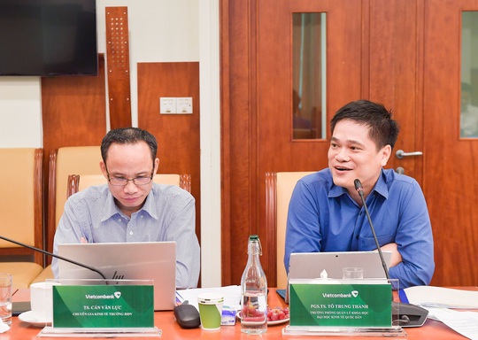 Vietcombank tổ chức buổi tọa đàm khoa học với chủ đề “Kinh tế thế giới và Việt Nam quý 2/2020” - Ảnh 3.