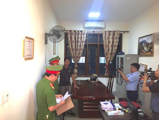 Khám xét khẩn cấp nơi làm việc Quyền Trưởng phòng Chính sách thuộc Ban Dân tộc tỉnh Nghệ An - Ảnh 1.