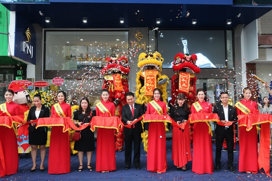 PNJ khai trương cửa hàng PNJ Center An Đông và Hóc Môn - Ảnh 1.