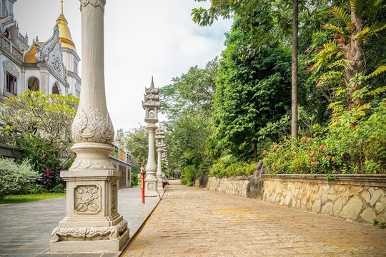 Nét kiến trúc theo phong cách Thái Lan của ngôi chùa trong Top đẹp nhất thế giới - Ảnh 14.