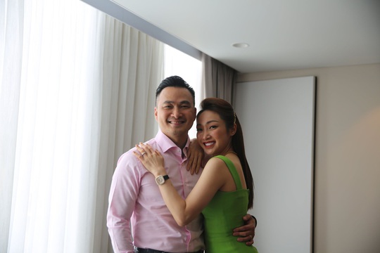 Chi Bảo nói về tình trẻ Lý Thùy Chang: Mình yêu thì cứ nói là yêu - Ảnh 1.