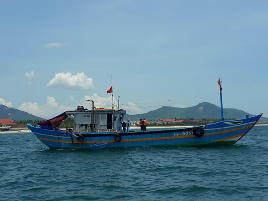 Dùng tàu cá đưa người vượt biển từ Đà Nẵng ra Huế để trốn dịch - Ảnh 2.