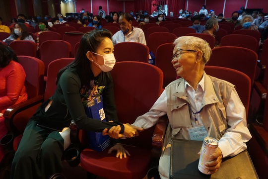 NSƯT Kim Tử Long, Cát Tường, Hạnh Thúy bày tỏ nỗi lòng tại Đại hội Sân khấu TP HCM - Ảnh 6.