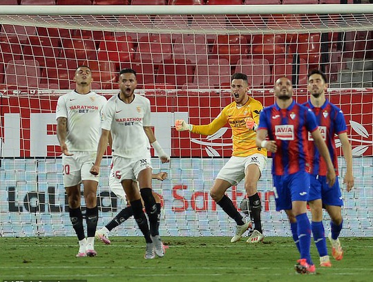 Ghi bàn và cứu thua, Lucas Ocampos sắm vai người hùng Sevilla - Ảnh 6.