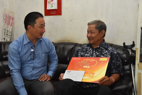 “Mai Vàng nhân ái” thăm hai nghệ sĩ Mai Thành và Phan Văn Sáng - Ảnh 3.
