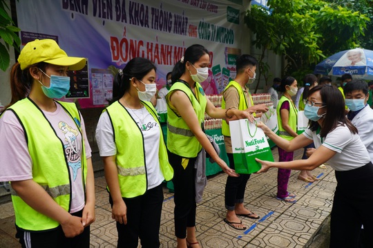 NutiFood tặng 3,5 triệu sản phẩm cho chương trình “Sức mạnh Việt chung tay đẩy lùi Covid-19 - Ảnh 1.